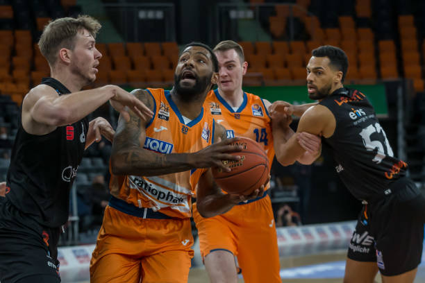 包括卡塞米 包括卡塞米